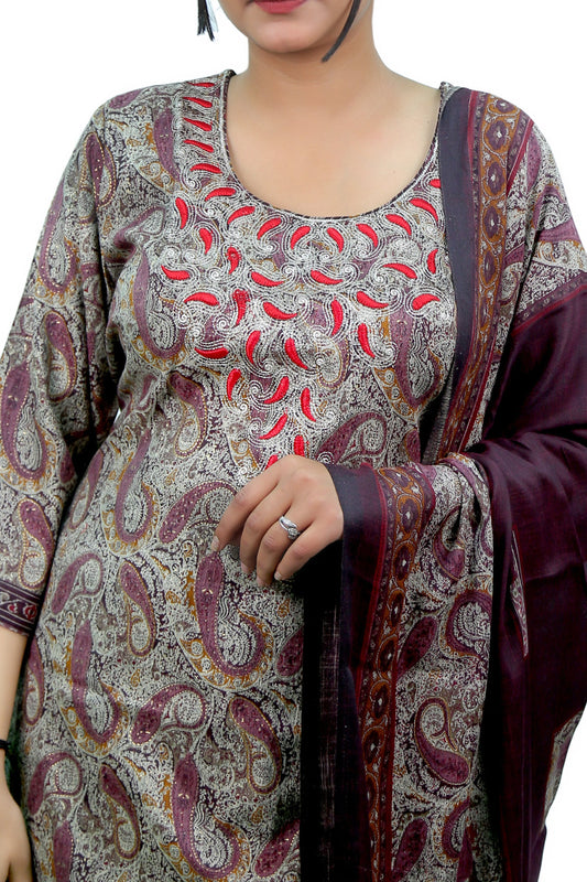 Elegant Paisley Print Kurti Set with Embroidered Neckline